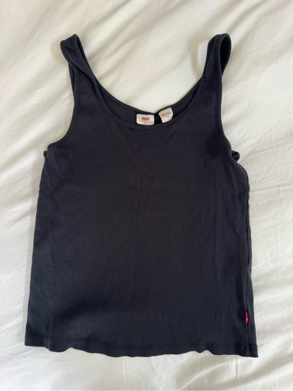 Black LEVI’S ribbed tank (XL)